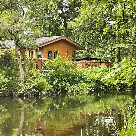 Riverbank Lodge Dollar エクステリア 写真