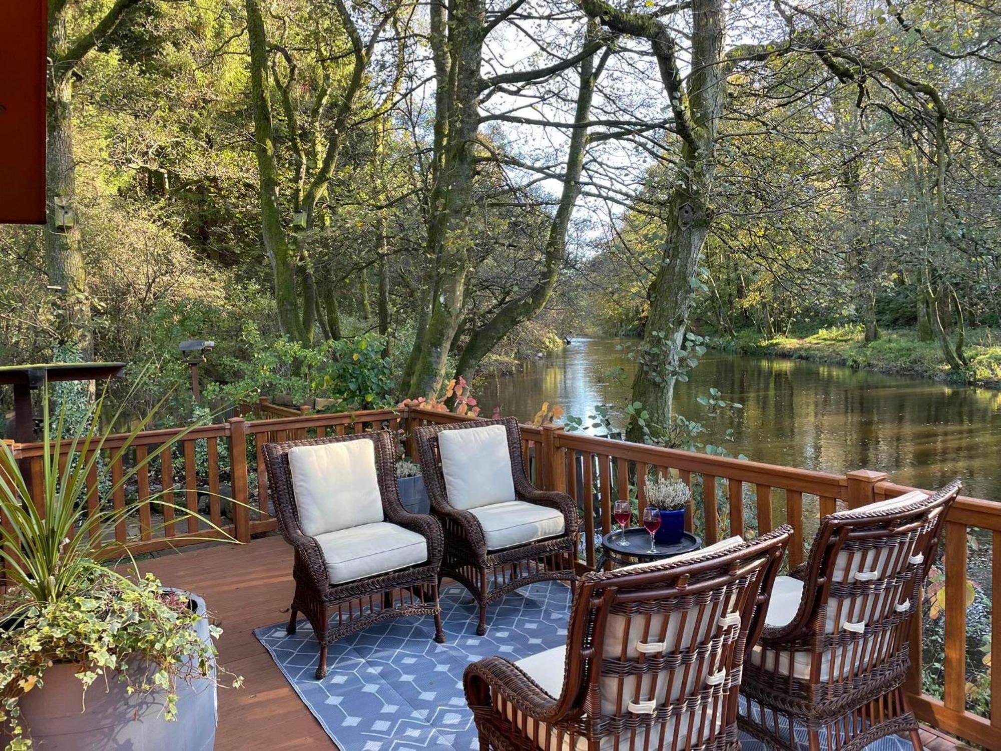 Riverbank Lodge Dollar エクステリア 写真