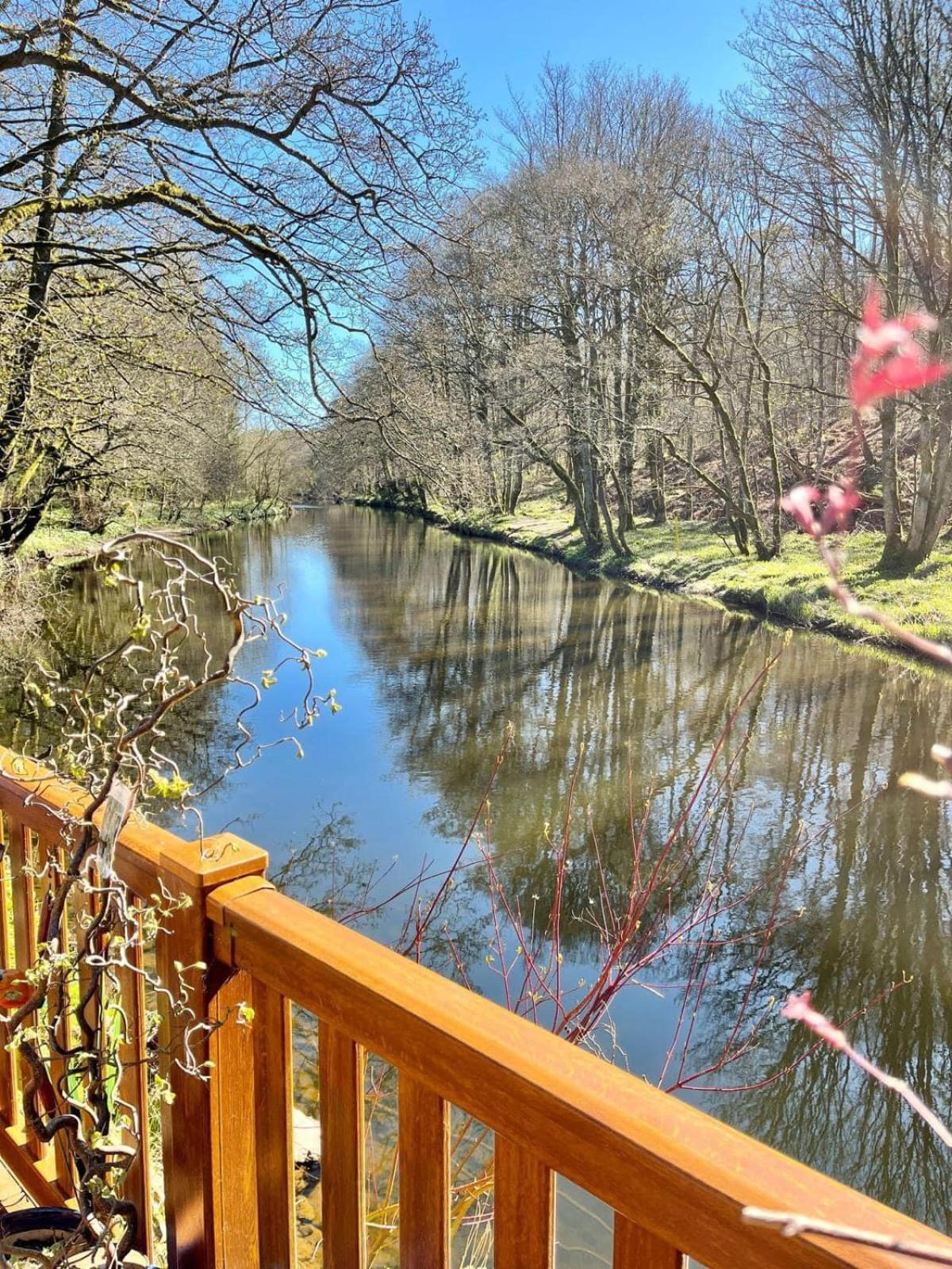 Riverbank Lodge Dollar エクステリア 写真